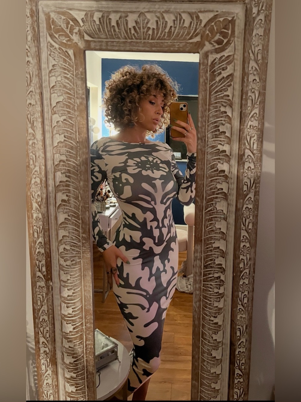 Long Sleeve Abstract Print Bodycon Dress - Low Back - Green/White